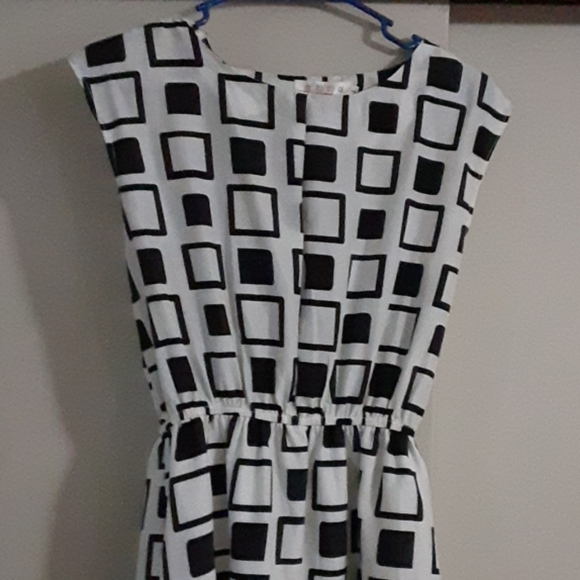 Dress - Picture 4 of 7